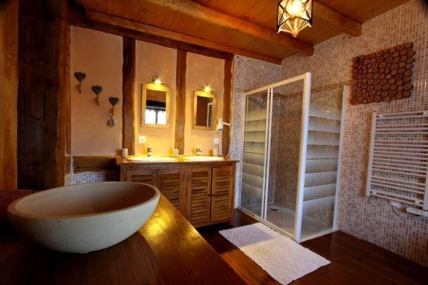 Le Domaine Des Papillons Hotel Beaujeu-Saint-Vallier-et-Pierrejux Bagian luar foto