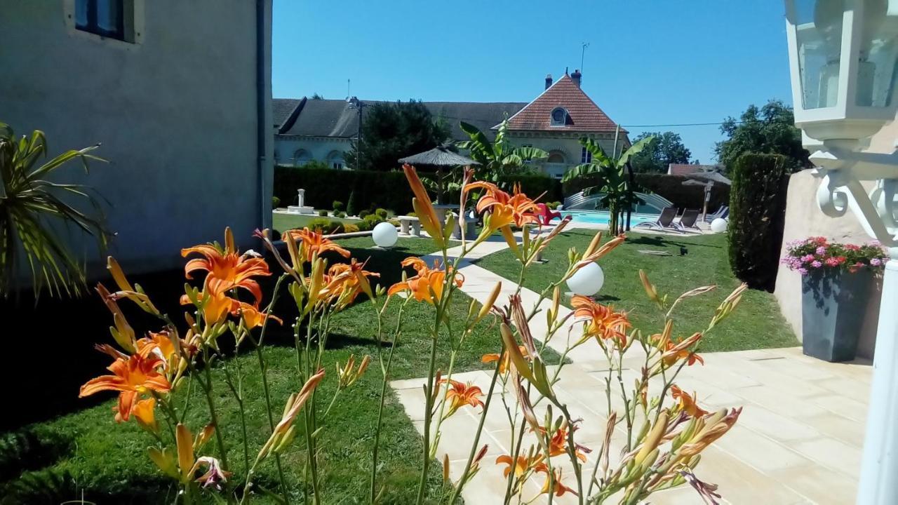 Le Domaine Des Papillons Hotel Beaujeu-Saint-Vallier-et-Pierrejux Bagian luar foto
