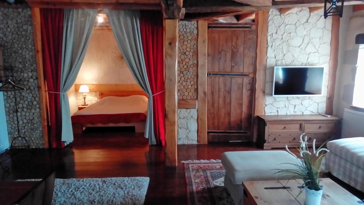 Le Domaine Des Papillons Hotel Beaujeu-Saint-Vallier-et-Pierrejux Bagian luar foto