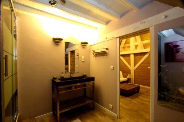 Le Domaine Des Papillons Hotel Beaujeu-Saint-Vallier-et-Pierrejux Ruang foto