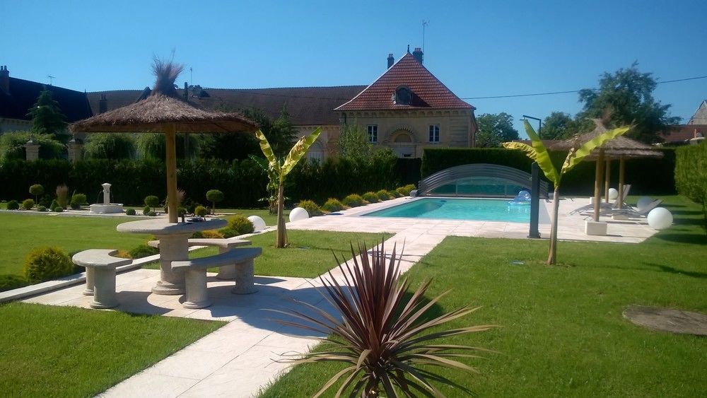 Le Domaine Des Papillons Hotel Beaujeu-Saint-Vallier-et-Pierrejux Bagian luar foto