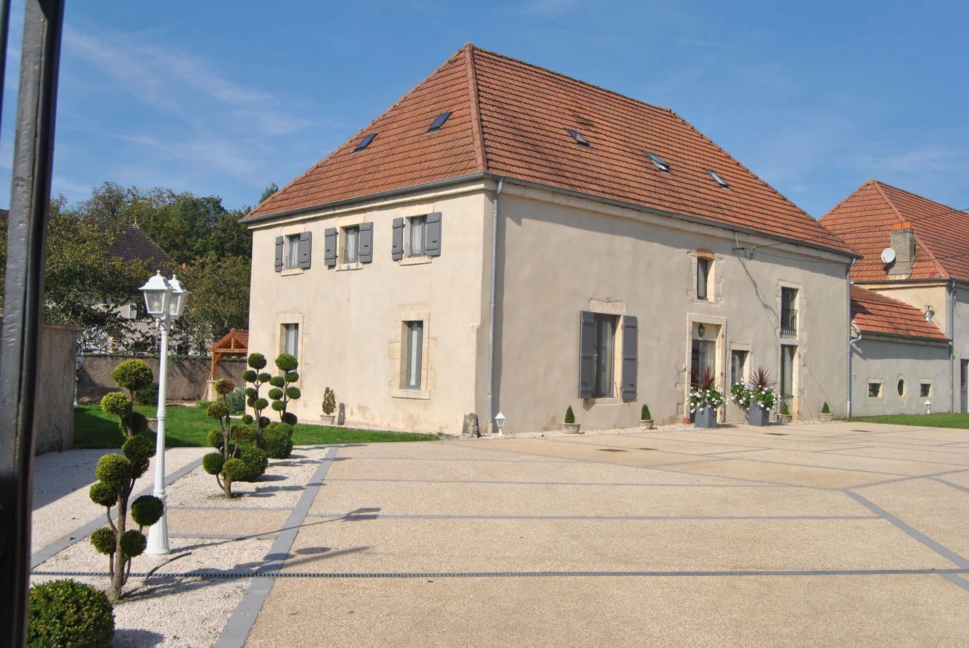 Le Domaine Des Papillons Hotel Beaujeu-Saint-Vallier-et-Pierrejux Bagian luar foto
