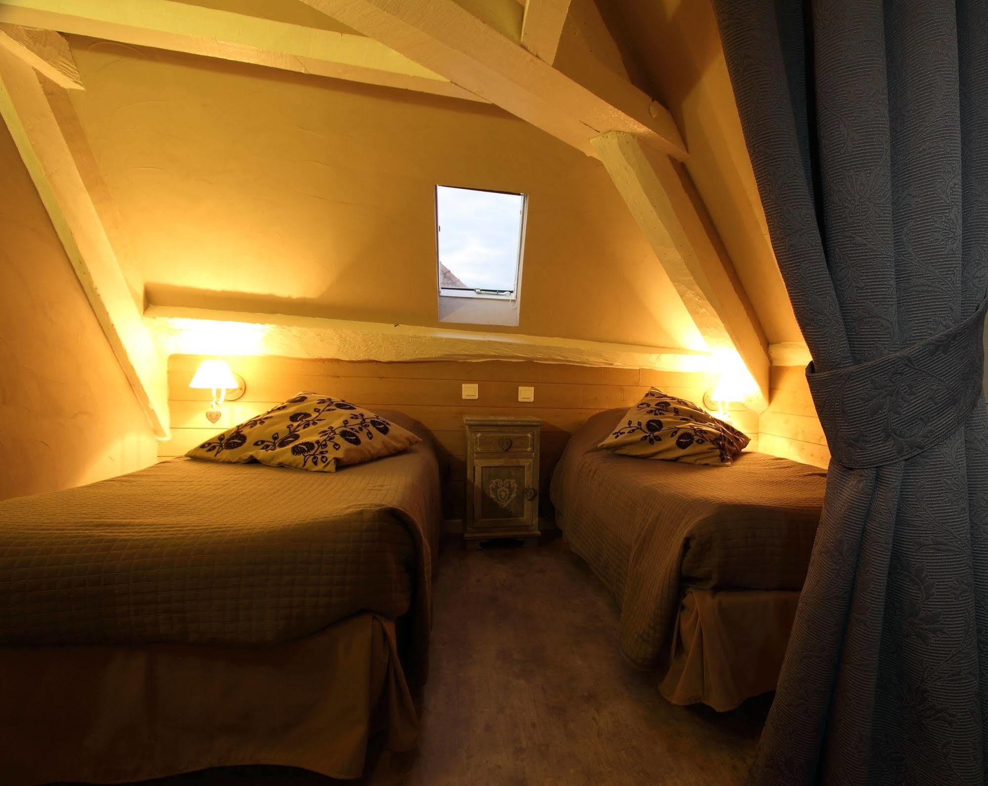 Le Domaine Des Papillons Hotel Beaujeu-Saint-Vallier-et-Pierrejux Bagian luar foto