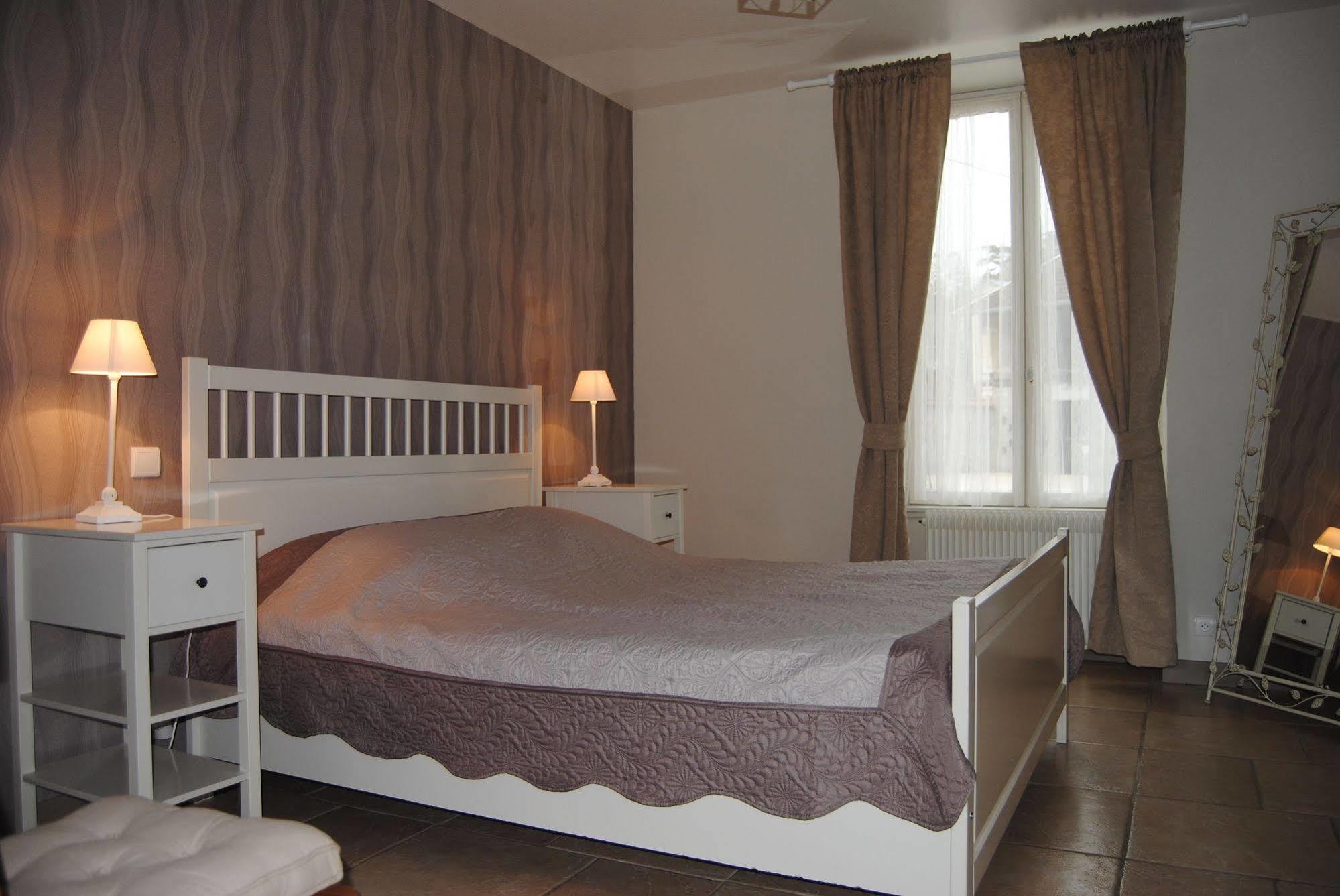 Le Domaine Des Papillons Hotel Beaujeu-Saint-Vallier-et-Pierrejux Bagian luar foto