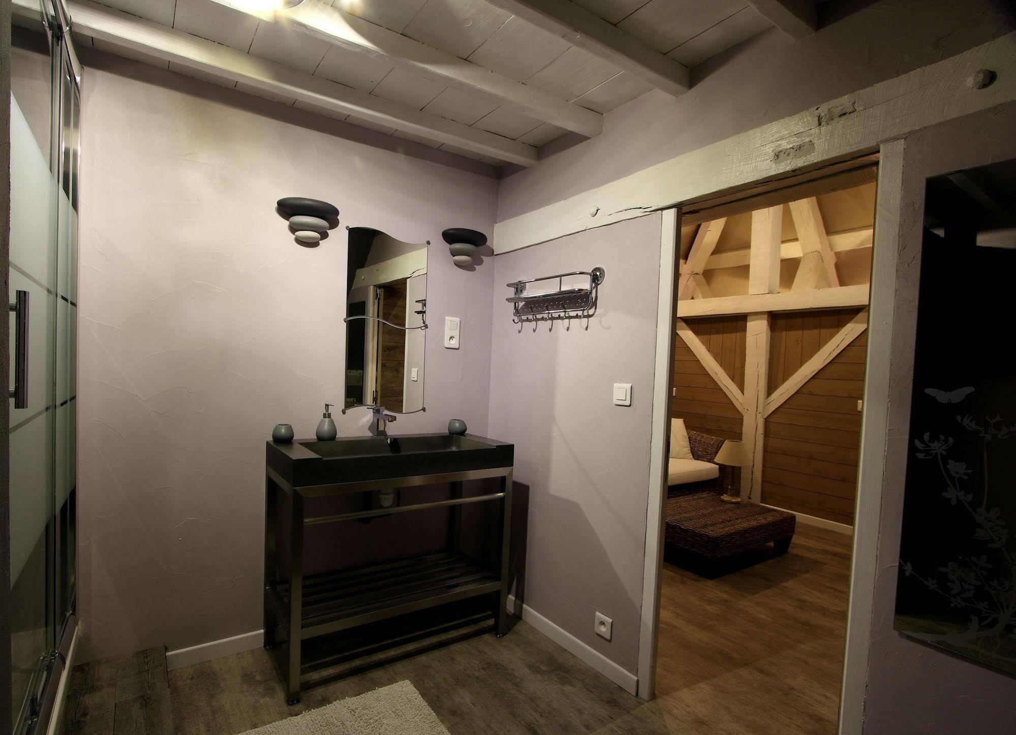 Le Domaine Des Papillons Hotel Beaujeu-Saint-Vallier-et-Pierrejux Bagian luar foto