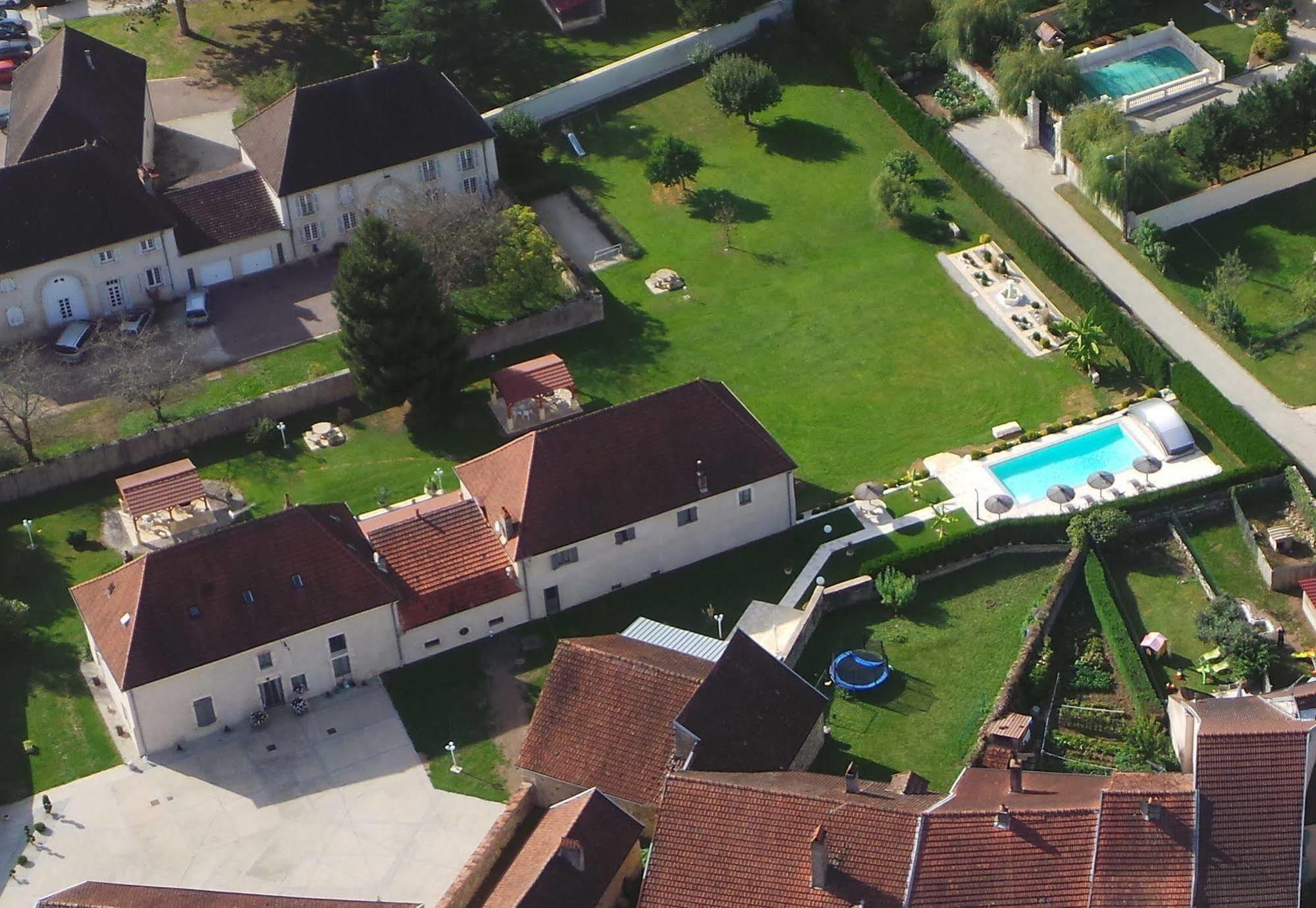 Le Domaine Des Papillons Hotel Beaujeu-Saint-Vallier-et-Pierrejux Bagian luar foto