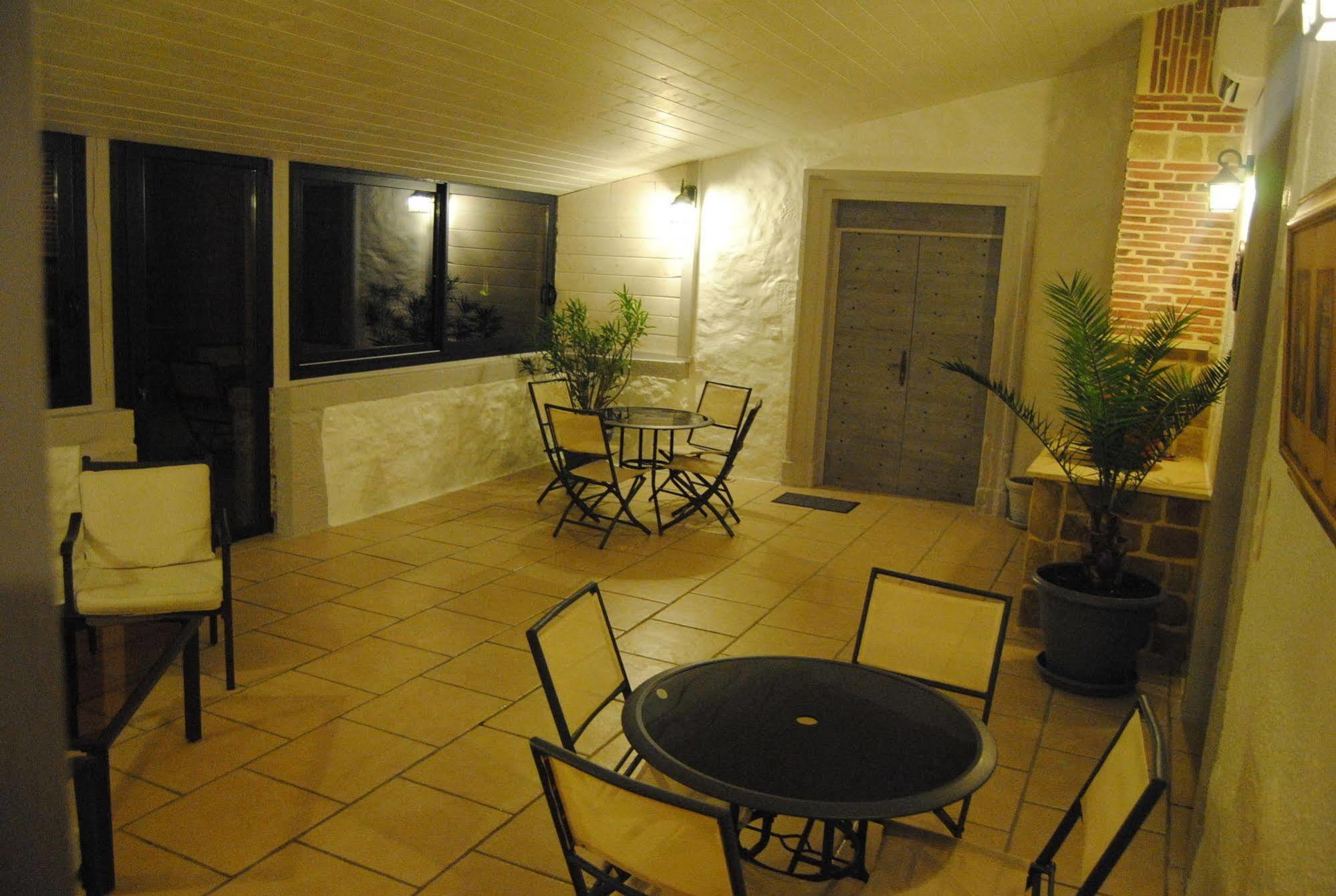 Le Domaine Des Papillons Hotel Beaujeu-Saint-Vallier-et-Pierrejux Bagian luar foto