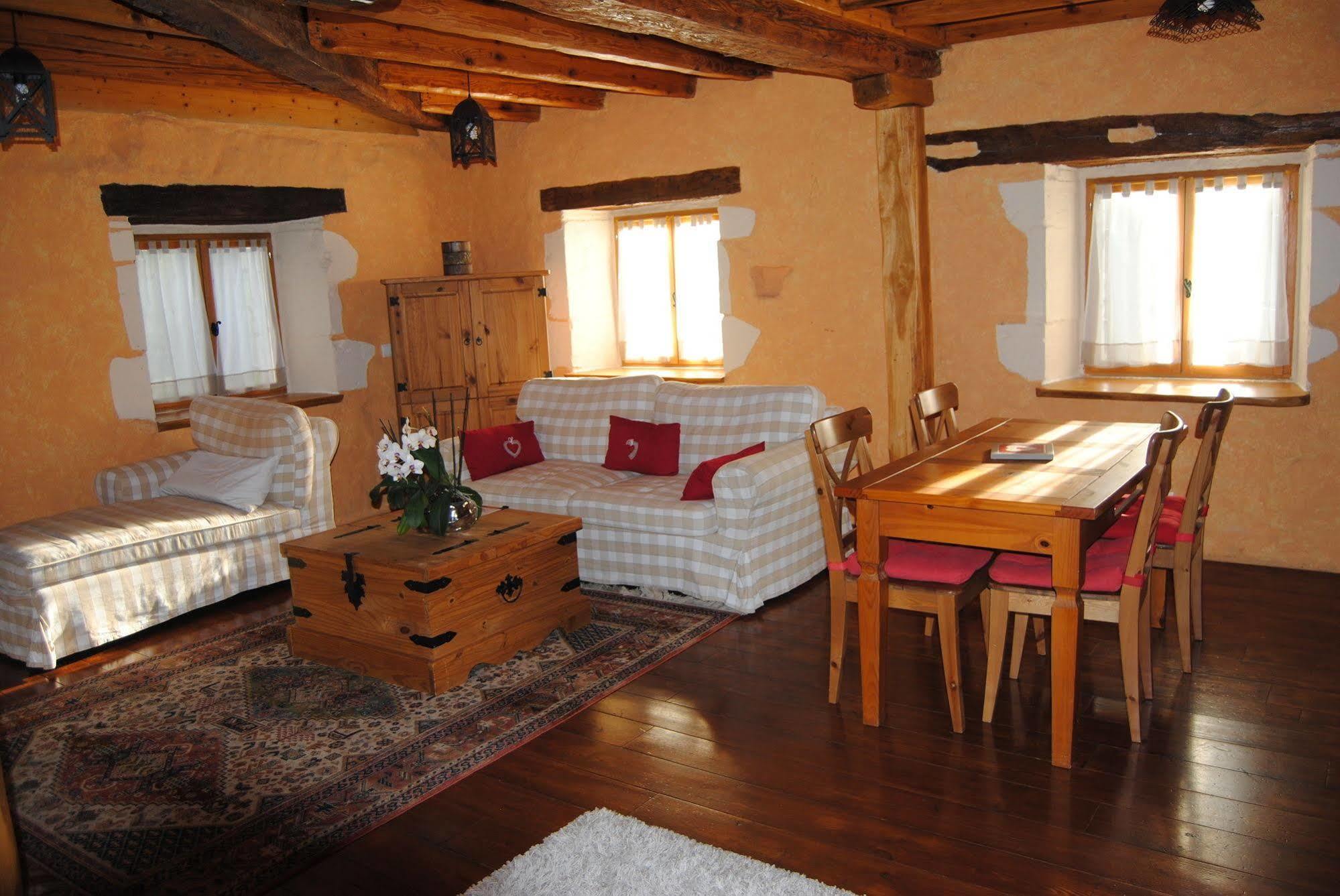 Le Domaine Des Papillons Hotel Beaujeu-Saint-Vallier-et-Pierrejux Bagian luar foto